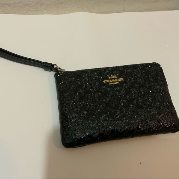 COACH | SIGNATURE BLACK PATENT LEATHER ZIP WRISTLET - Picture 1 of 10